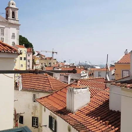 Inloveapartments - Typical Alfama Balcony * Lissabon
